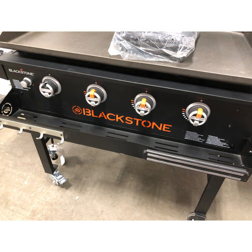 Blackstone 36 in. Griddle with Hinged Hood, Front Shelf and Soft Cover