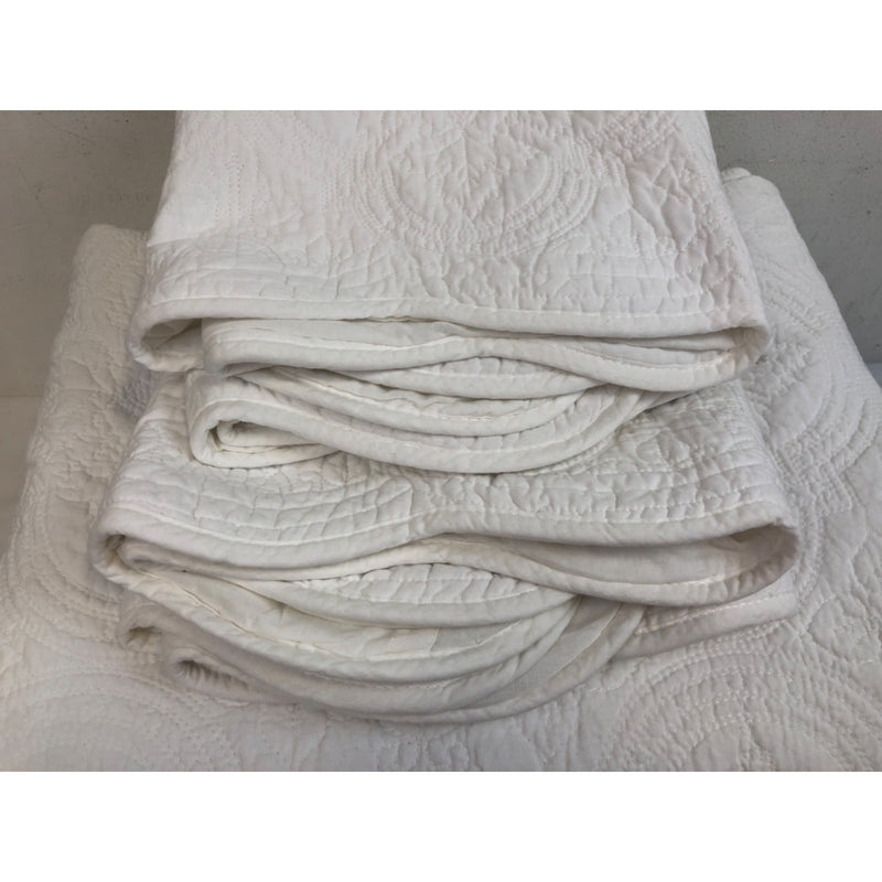 King, Blantyre Scalloped Edge White Cotton 3-piece Oversized Quilt Bedding Set